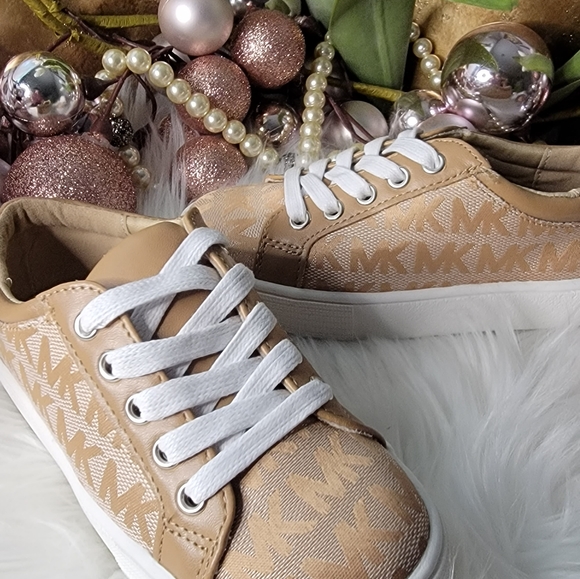 Michael Kors Toddler/Big Kid Sneakers - Picture 8 of 8